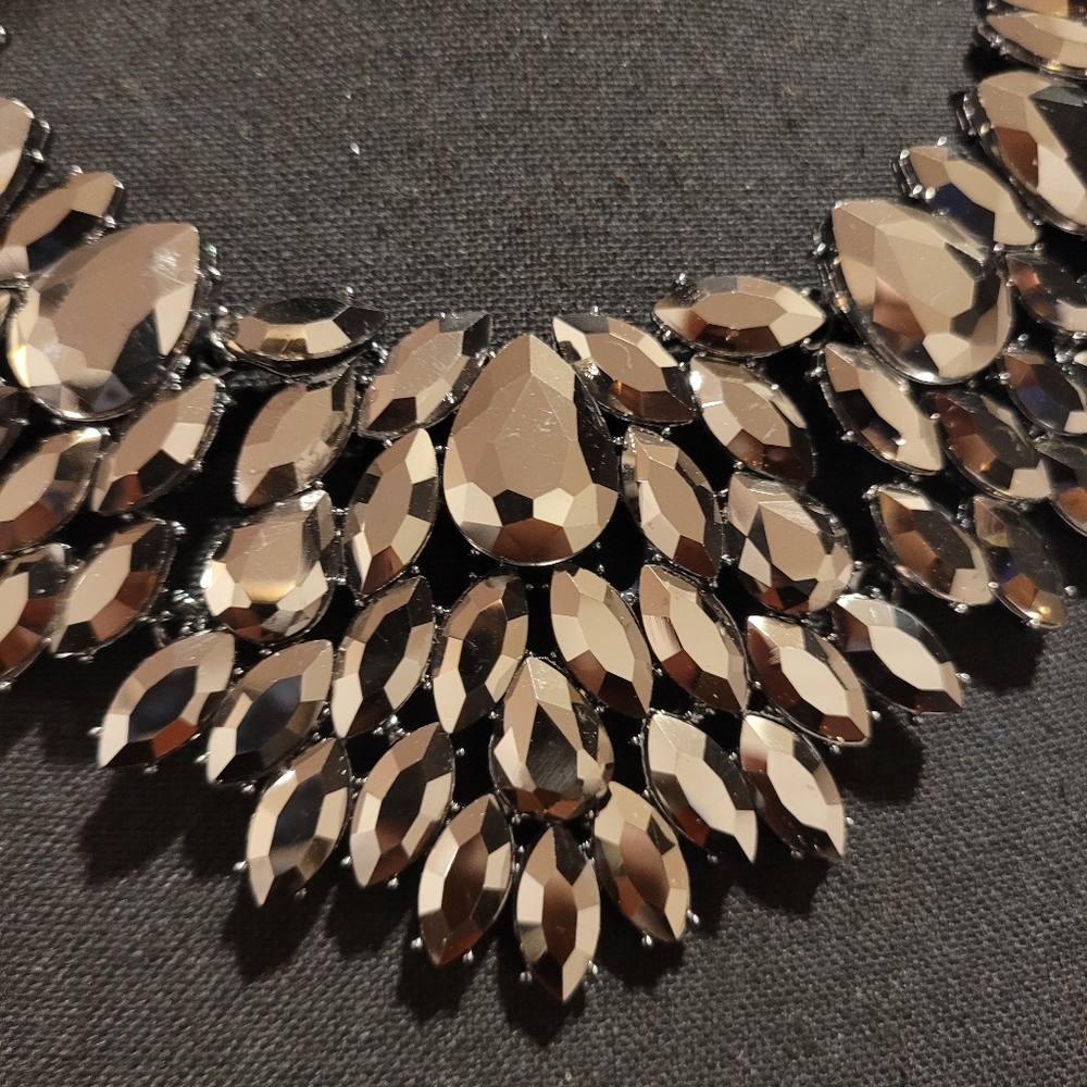 The Tanisha Signature Necklace and Earrings - Picture 4 of 4